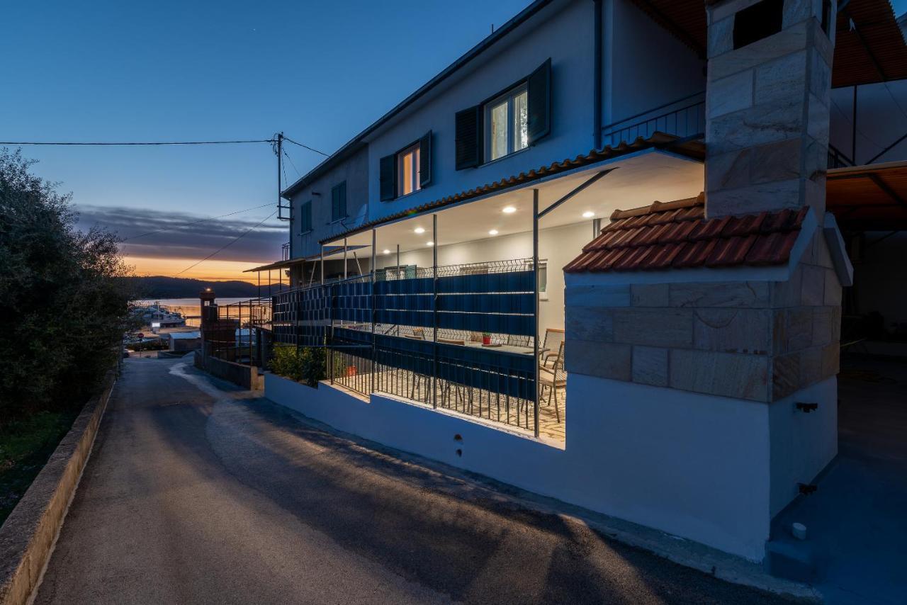 Apartment Radic-Perfect Location For Summer Activities Trogir Eksteriør billede