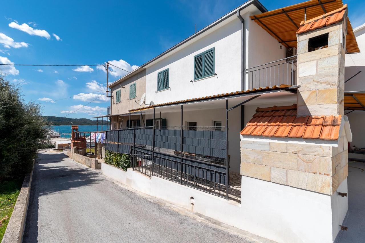 Apartment Radic-Perfect Location For Summer Activities Trogir Eksteriør billede