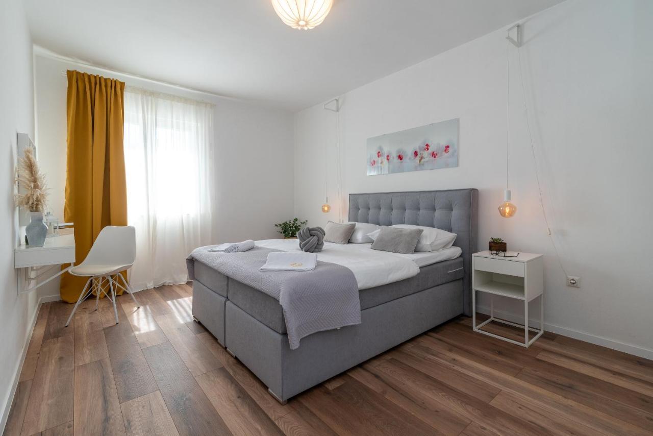 Apartment Radic-Perfect Location For Summer Activities Trogir Eksteriør billede